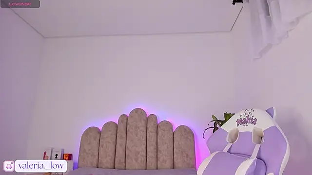 Snapshot of nahia_low chatting on 09/18/25, 05:54 nahia low online show from 09/18/25, 05:54