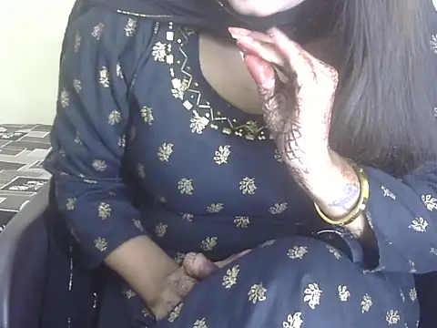 Snapshot of Lusty_Wife1 chatting on 10/11/25, 06:42 Lusty Wife1 online show from 10/11/25, 06:42