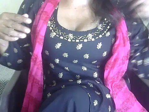 Snapshot of Lusty_Wife1 chatting on 09/10/25, 07:02 Lusty Wife1 online show from 09/10/25, 07:02