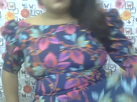 Lusty Wife1 online show from 05/20/26, 07:00