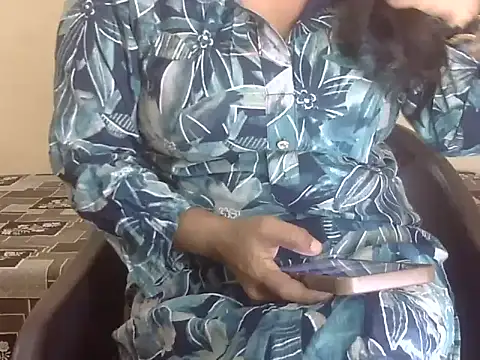 Snapshot of Lusty_Wife1 chatting on 09/13/25, 10:04 Lusty Wife1 online show from 09/13/25, 10:04