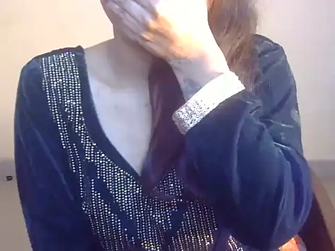 Snapshot of Lusty_Wife1 chatting on 12/25/24, 09:22 Lusty Wife1 online show from 12/25/24, 09:22