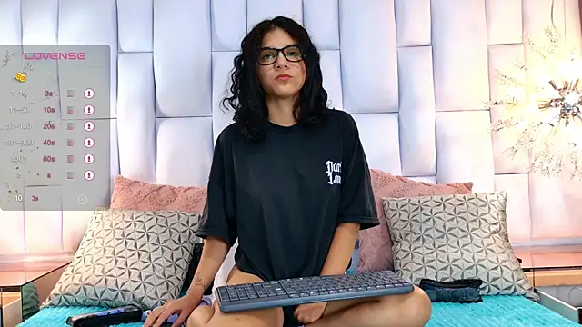 Iris Ross  online show from 11/28/25, 11:32