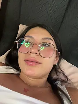 Snapshot of emily_villamil chatting on 05/30/26, 09:31 emily villamil online show from 05/30/26, 09:31