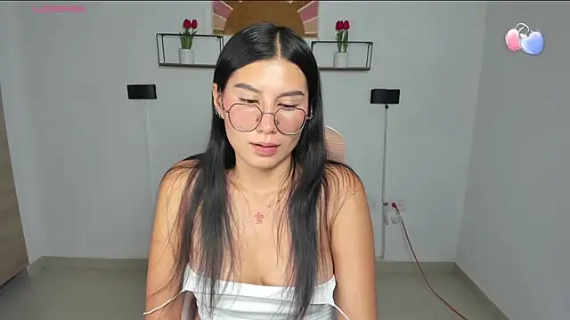 emily villamil online show from 06/25/26, 10:37