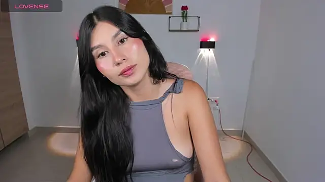 emily villamil online show from 04/15/26, 07:58