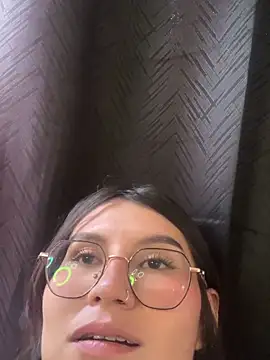 Snapshot of emily_villamil chatting on 06/02/26, 05:35 emily villamil online show from 06/02/26, 05:35