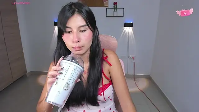 emily villamil online show from 10/29/25, 08:52