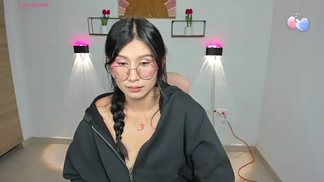 emily villamil online show from 02/06/26, 09:11