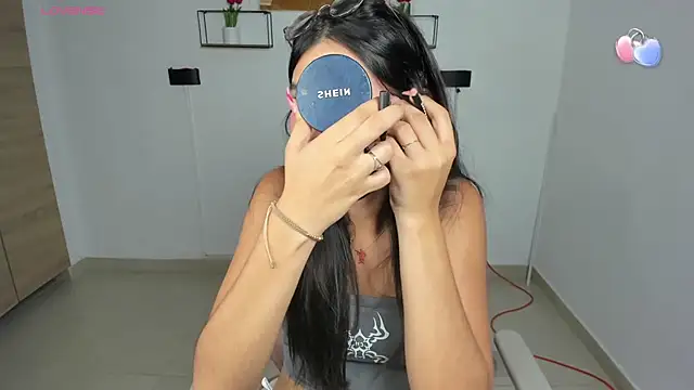 emily villamil online show from 04/08/26, 09:49