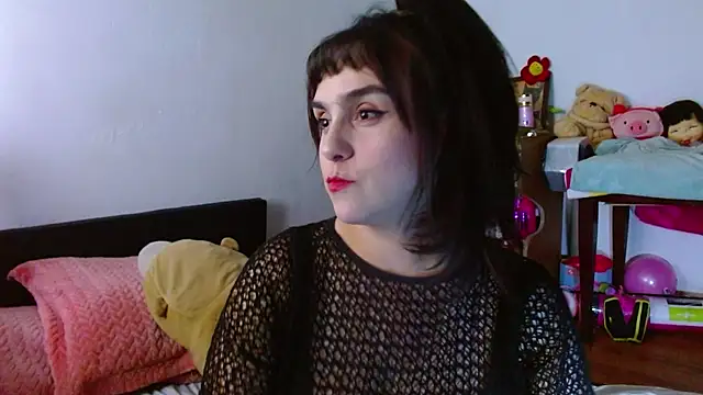 Snapshot of collette_beaufoy_ chatting on 07/18/26, 12:19 collette beaufoy online show from 07/18/26, 12:19