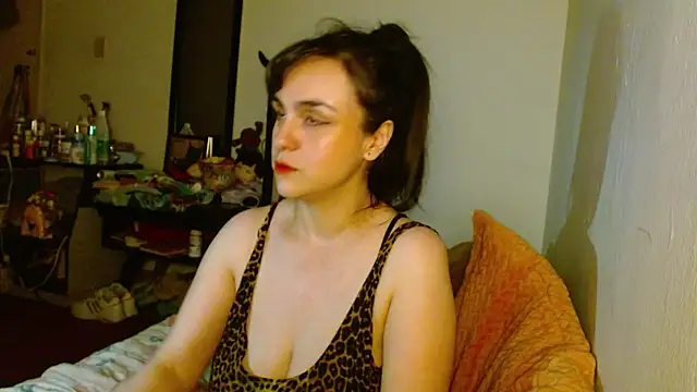 Snapshot of collette_beaufoy_ chatting on 09/28/25, 10:28 collette beaufoy online show from 09/28/25, 10:28