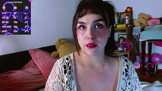 Snapshot of collette_beaufoy_ chatting on 07/17/26, 08:00 collette beaufoy online show from 07/17/26, 08:00