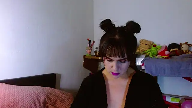 Snapshot of collette_beaufoy_ chatting on 06/17/26, 07:08 collette beaufoy online show from 06/17/26, 07:08