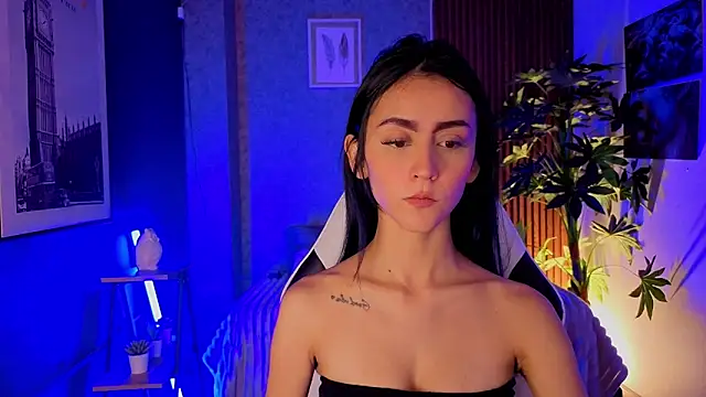 Coralinnee  online show from 06/16/26, 02:22