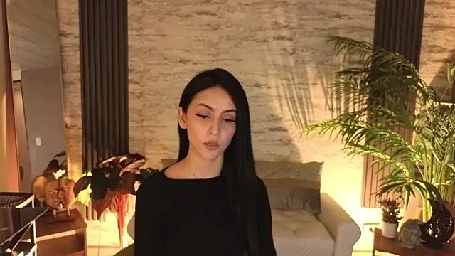 Coralinnee  online show from 02/05/26, 05:36