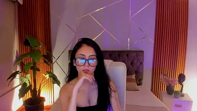 Coralinnee  online show from 09/23/25, 03:46