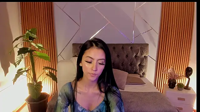 Coralinnee  online show from 09/10/25, 03:38