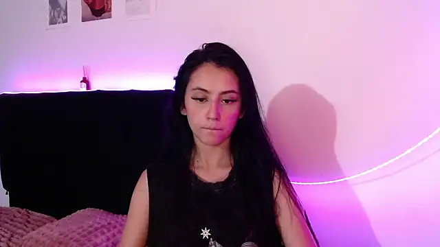 Coralinnee  online show from 03/19/25, 04:03