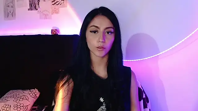 Coralinnee  online show from 01/03/25, 06:55