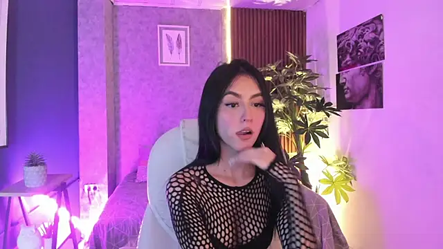 Coralinnee  online show from 01/09/26, 04:08