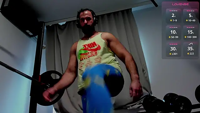 Snapshot of David_Big_Daddy chatting on 02/04/26, 12:44 David Big Daddy online show from 02/04/26, 12:44