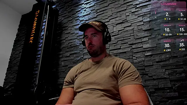 Snapshot of David_Big_Daddy chatting on 10/31/25, 07:32 David Big Daddy online show from 10/31/25, 07:32