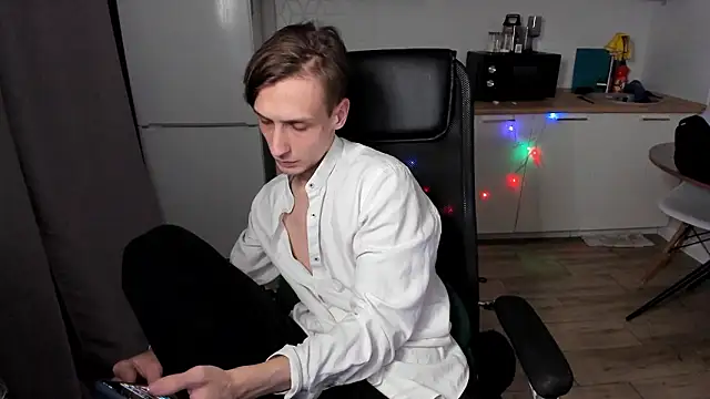 Snapshot of Rick_Reed chatting on 01/16/26, 01:20 Rick Reed online show from 01/16/26, 01:20