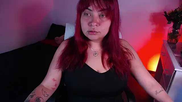 Snapshot of bad_scarlett1 chatting on 10/18/25, 12:01 bad scarlett1 online show from 10/18/25, 12:01
