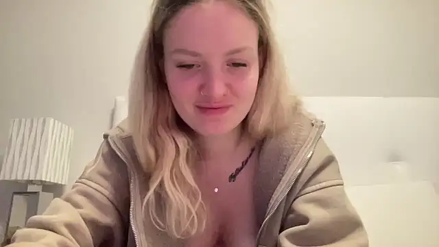 Snapshot of mariemelissah chatting on 02/15/25, 03:28 mariemelissah online show from 02/15/25, 03:28
