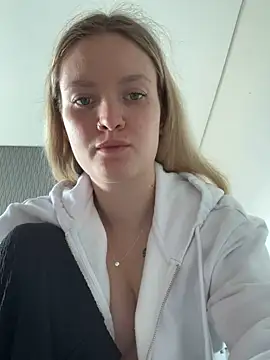 Snapshot of mariemelissah chatting on 03/22/25, 10:28 mariemelissah online show from 03/22/25, 10:28