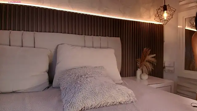 Snapshot of SHANONCLARK chatting on 02/02/26, 07:13 SHANONCLARK online show from 02/02/26, 07:13