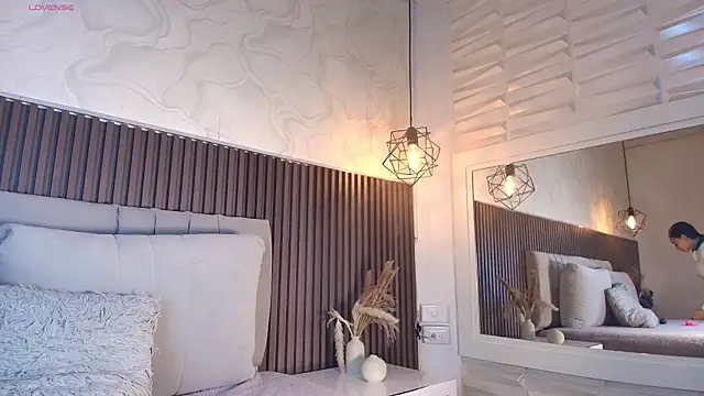 Snapshot of SHANONCLARK chatting on 02/16/26, 07:01 SHANONCLARK online show from 02/16/26, 07:01