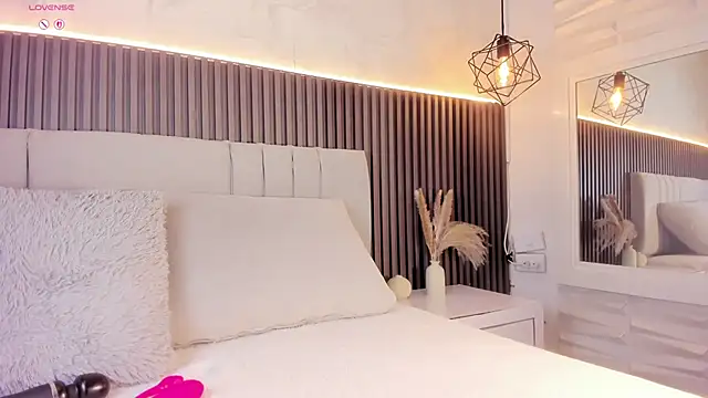 SHANONCLARK online show from 11/04/25, 07:17