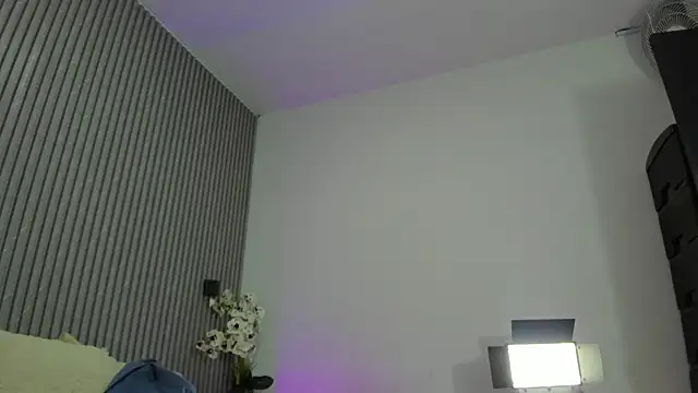 Snapshot of SHANONCLARK chatting on 09/10/25, 11:20 SHANONCLARK online show from 09/10/25, 11:20
