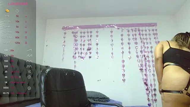 Snapshot of Lady__Pink chatting on 01/24/25, 09:15 Lady Pink online show from 01/24/25, 09:15