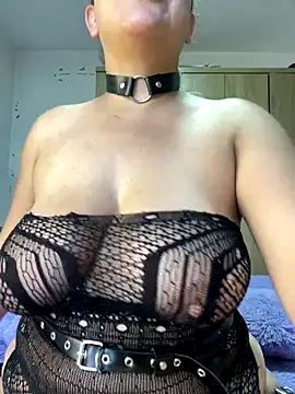 Snapshot of Lady__Pink chatting on 09/19/25, 09:08 Lady Pink online show from 09/19/25, 09:08
