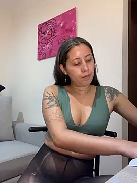 marthina thompsson online show from 03/03/25, 05:47