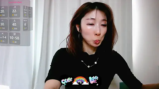 Snapshot of Love_me_Eri_ chatting on 05/26/26, 07:06 Love me Eri online show from 05/26/26, 07:06