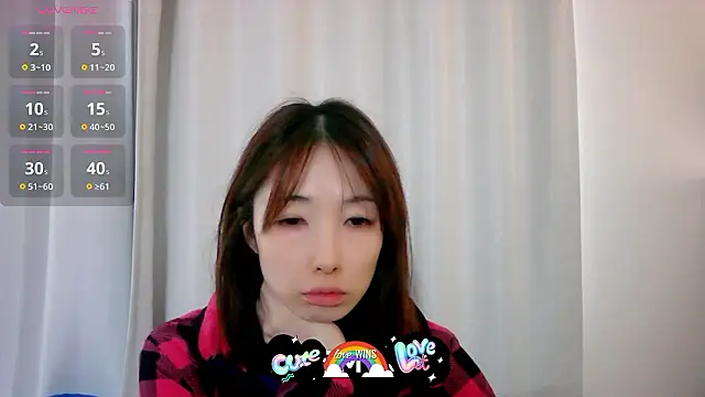 Snapshot of Love_me_Eri_ chatting on 10/10/25, 12:00 Love me Eri online show from 10/10/25, 12:00