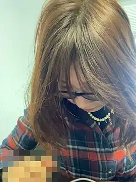 Snapshot of Love_me_Eri_ chatting on 12/22/25, 12:44 Love me Eri online show from 12/22/25, 12:44