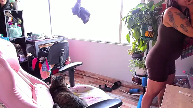 annie walker6 online show from 04/10/26, 07:43