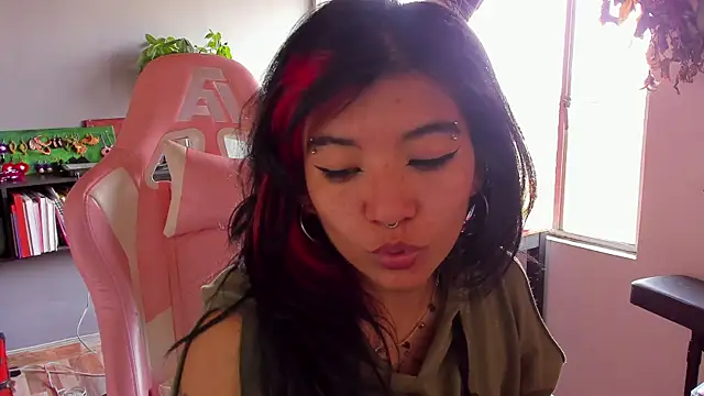 annie walker6 online show from 12/15/25, 06:47