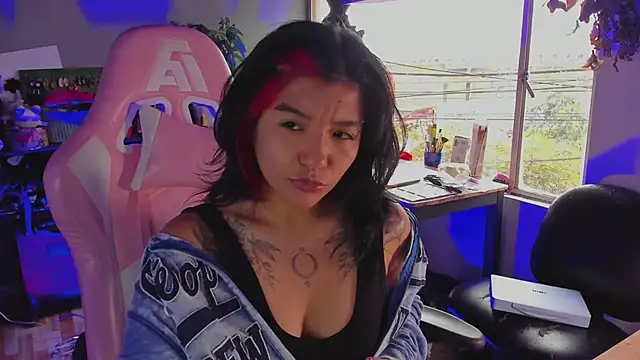 annie walker6 online show from 12/05/25, 08:06