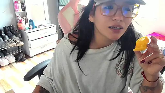 annie walker6 online show from 05/05/26, 07:39