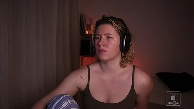 moonamii online show from 02/12/26, 03:34