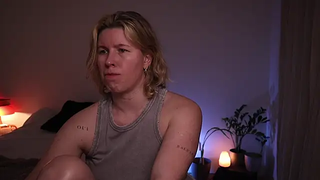 moonamii online show from 04/10/26, 06:15