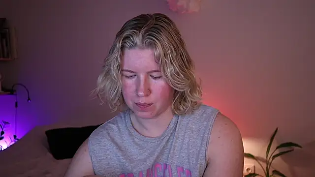 moonamii online show from 12/19/25, 03:03