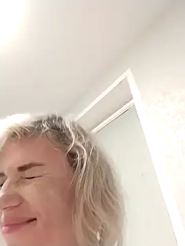 Linda Gregory online show from 09/21/25, 12:49