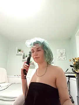 Linda Gregory online show from 12/17/25, 02:38